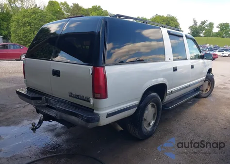 1997 Chevrolet Suburban 1500 из США, поврежденный, VIN 3GNFK16R2VG141730